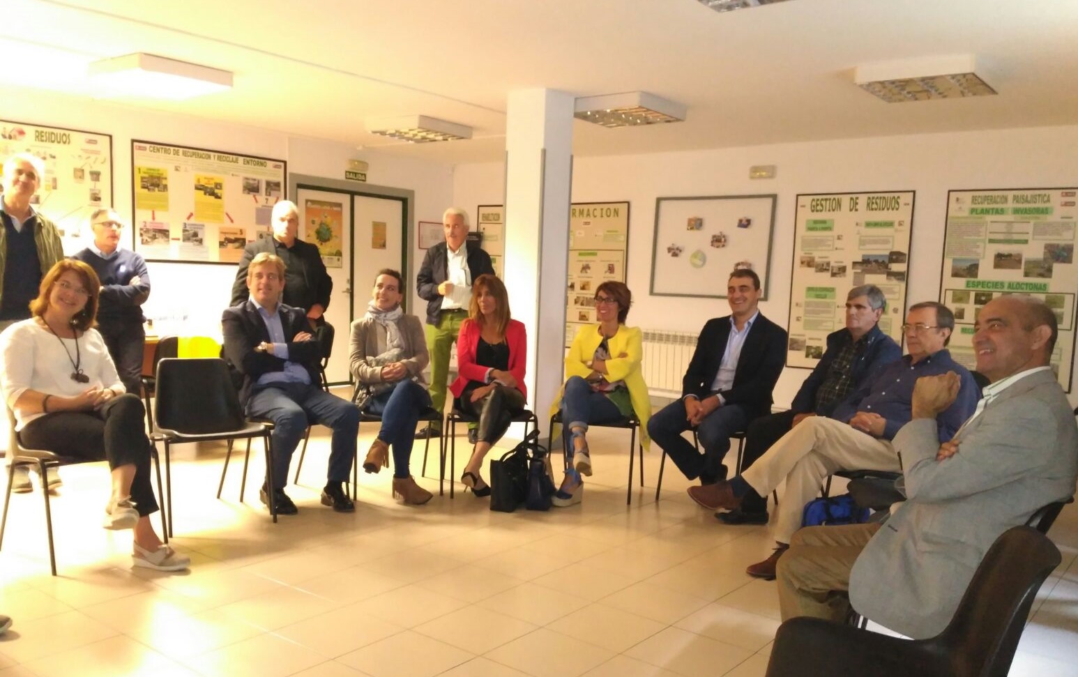 Celebrado desayuno de trabajo con Alcaldes y Concejales en la planta de clasificación de envases