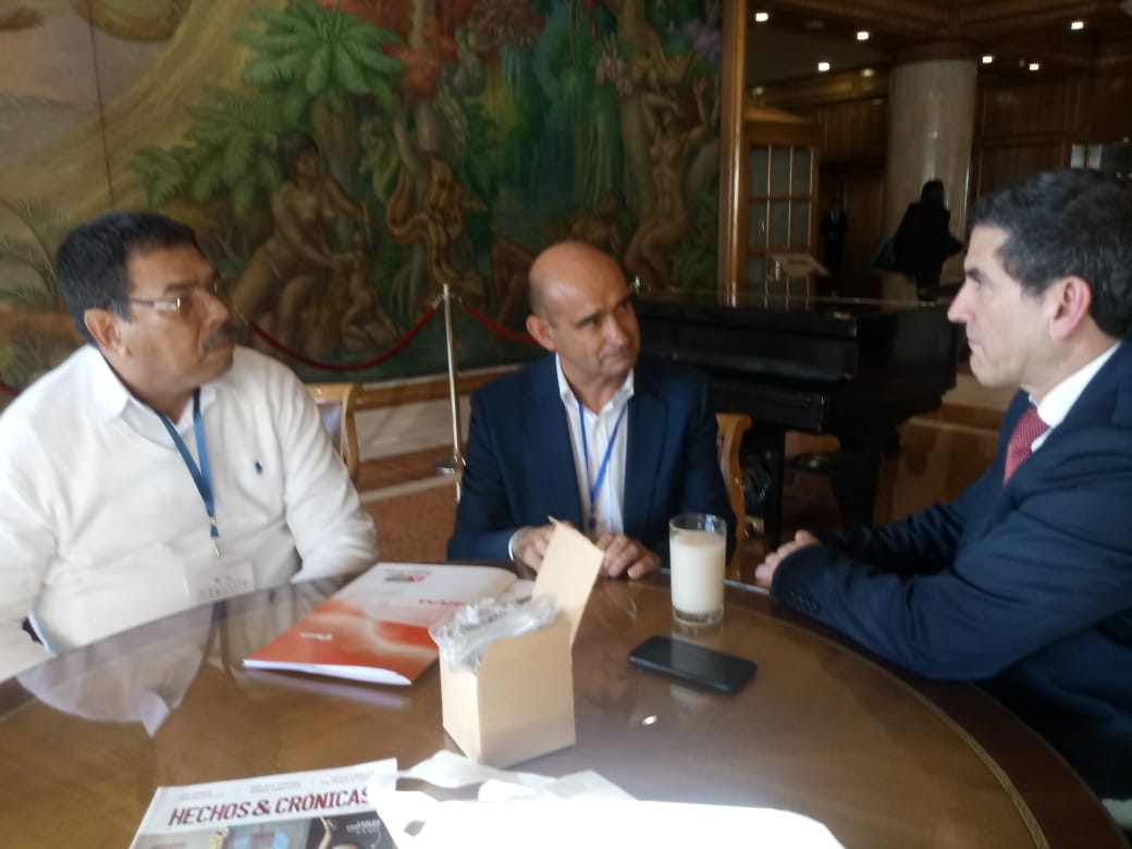 Junto al padre Agustín Villar de la Fundación Casa del Niño