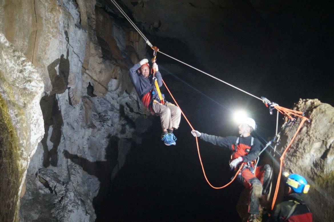 Participamos en una jornada de espeleología para todas las personas Participamos en una jornada de espeleología para todas las personas