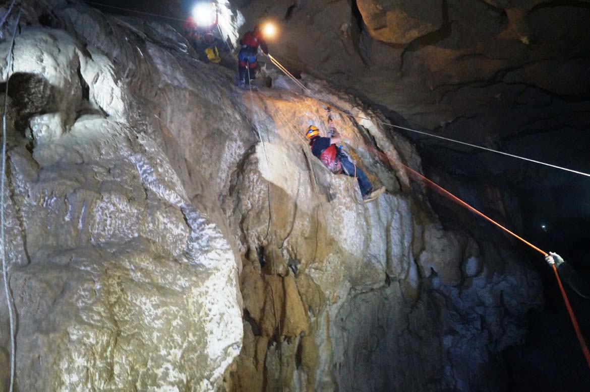 Participamos en una jornada de espeleología para todas las personas Participamos en una jornada de espeleología para todas las personas