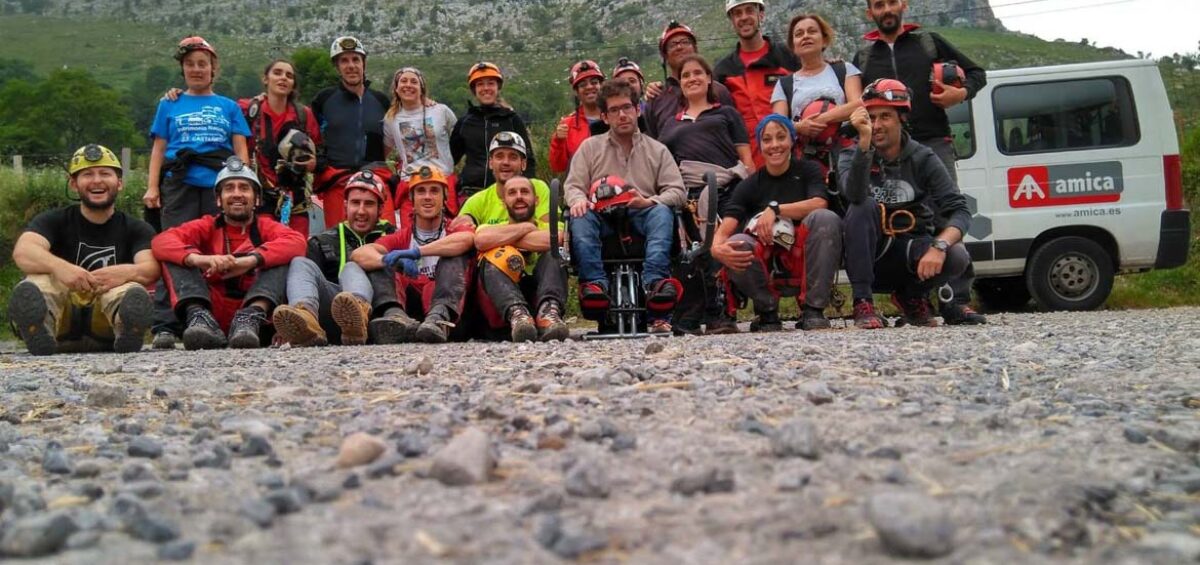 Participamos en una jornada de espeleología para todas las personas