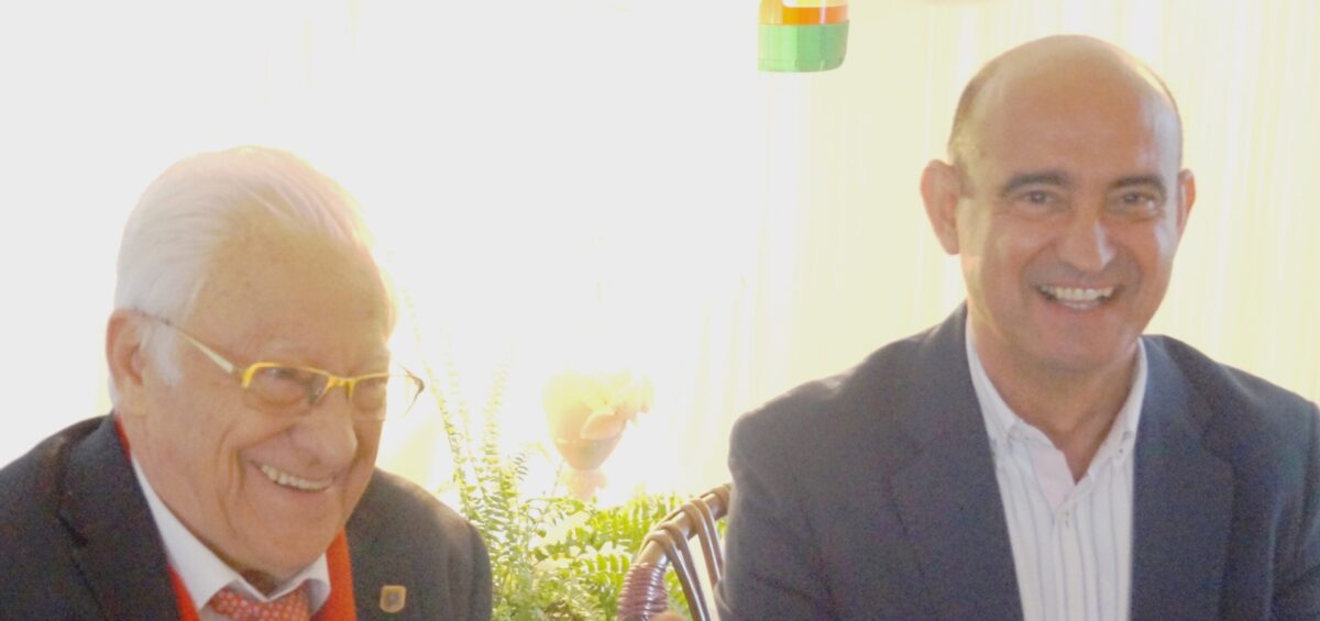 Tomas y el padre Angel