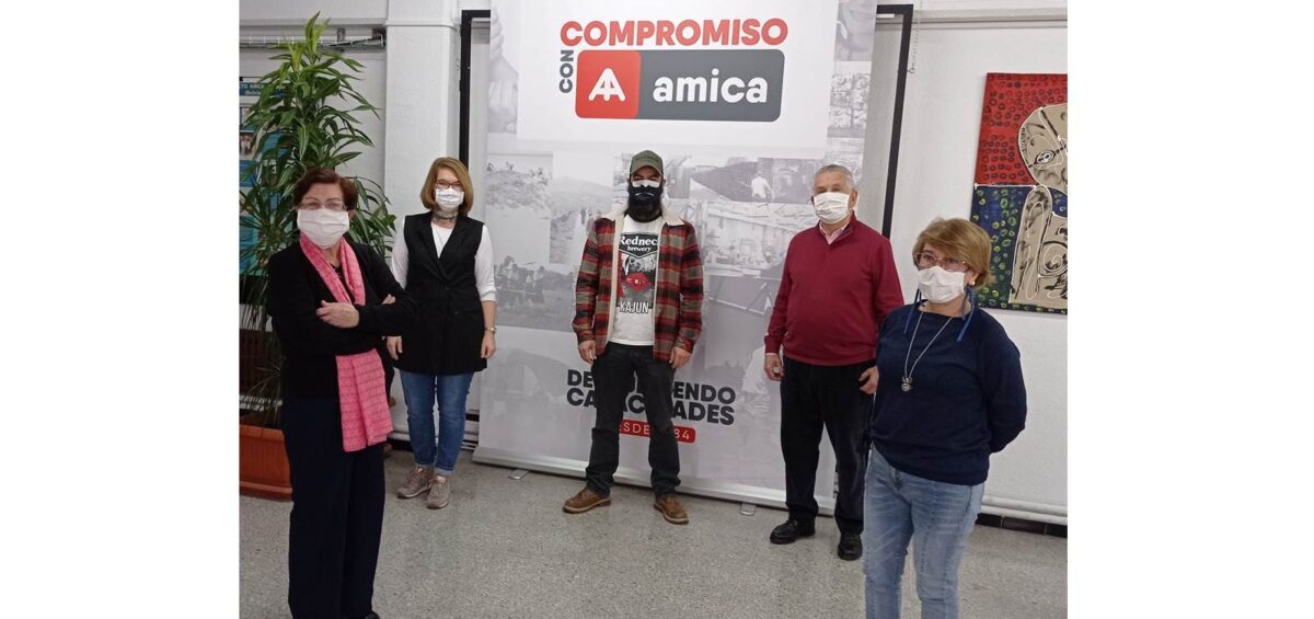 La junta directiva junto a David Cossio de Cerveceria Reddneck