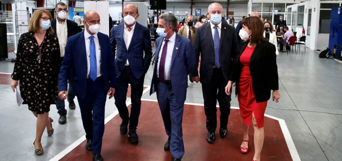 Revilla reitera el apoyo del Gobierno a Amica