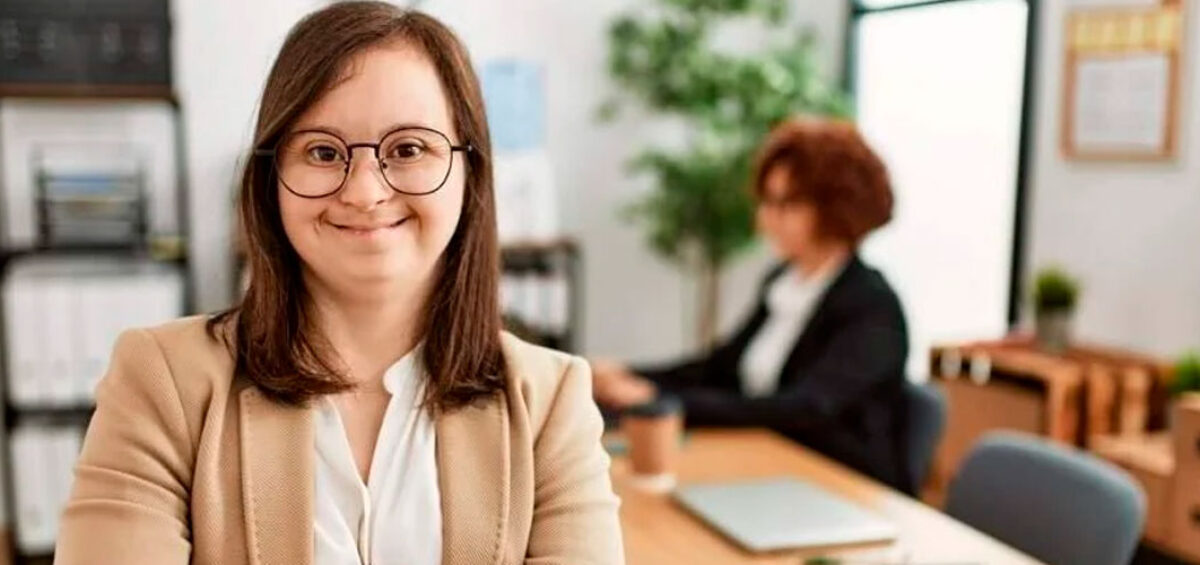Chica sonriente en primer plano