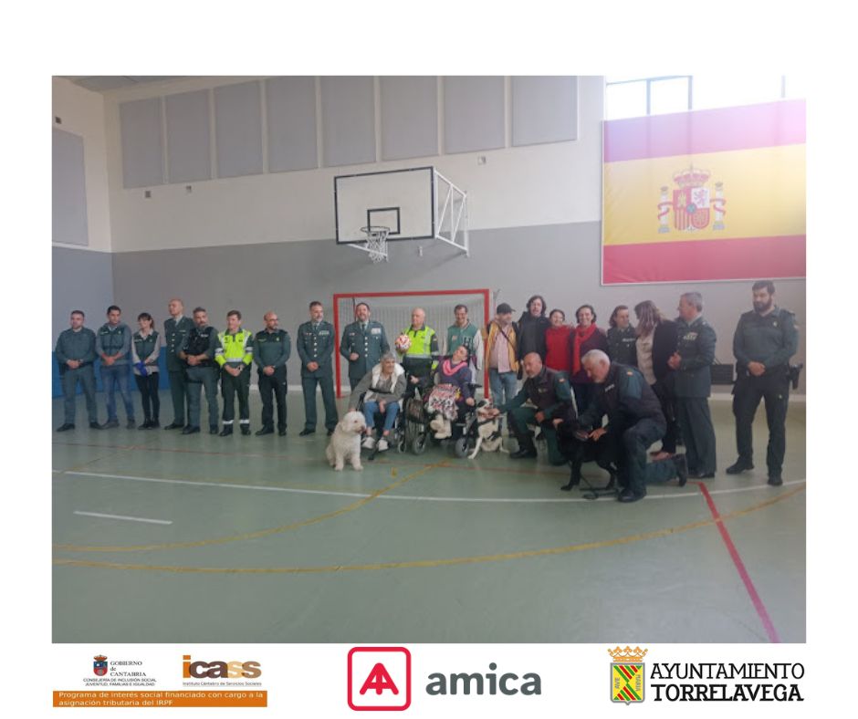 Visita de los usuarios de Amica a la Guardia Civil