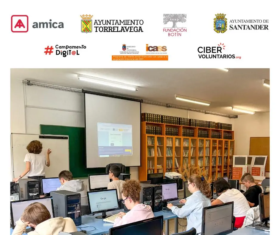 Clase dentro del Campamento digital de Amica