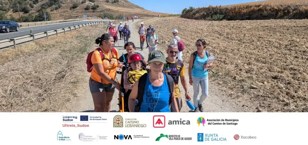 Foto de personas de Amica realizando el camino de Santiago