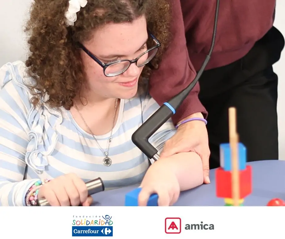 Una adolescente recibe Indiba